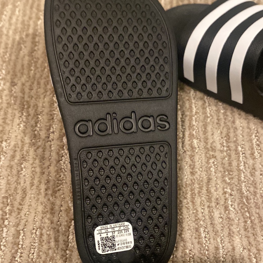 Adidas pool slides - Picture 4 of 4